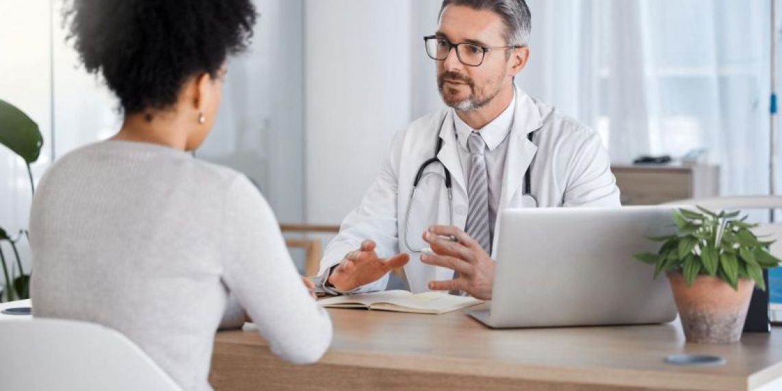 Un médecin et sa patiente