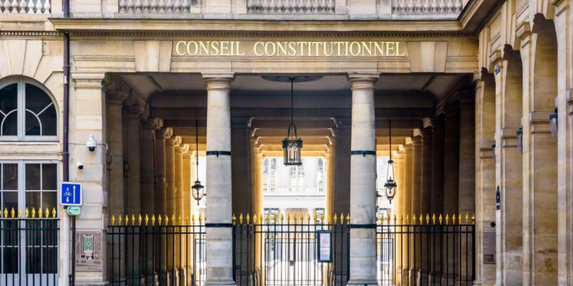 L’avance du versement des IJSS maternité par l’employeur est un cavalier législatif, la disposition censurée