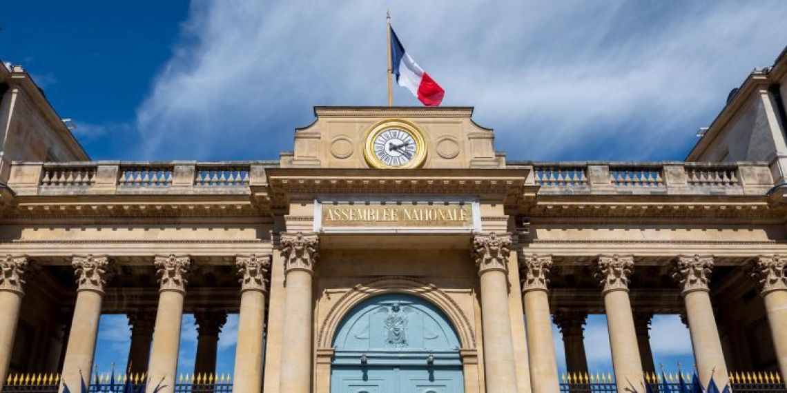 La chute du gouvernement Bayrou replonge l’agenda social dans l’incertitude