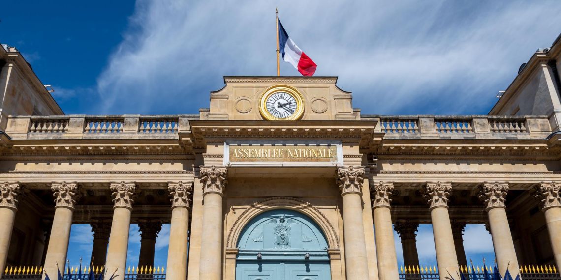 La chute du gouvernement Bayrou replonge l’agenda social dans l’incertitude