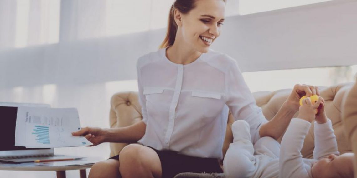 Réintégrer une salariée après un congé maternité sur un poste à moindre responsabilité ? La Cour de cassation rappelle fermement le droit