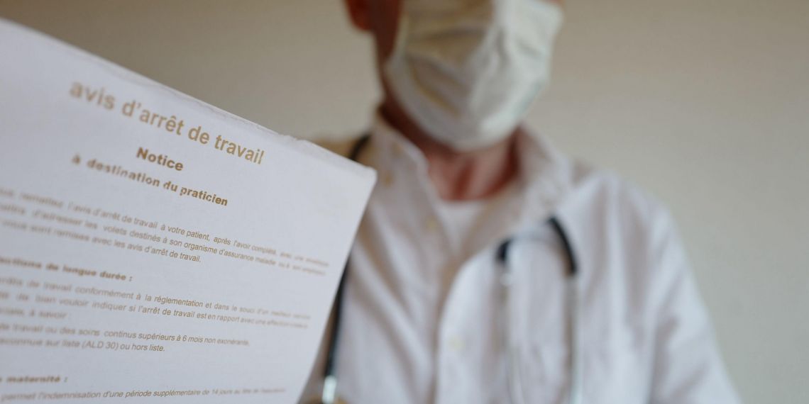Le gouvernement veut limiter les arrêts maladie à 15 jours, les médecins dénoncent une mesure « absurde »