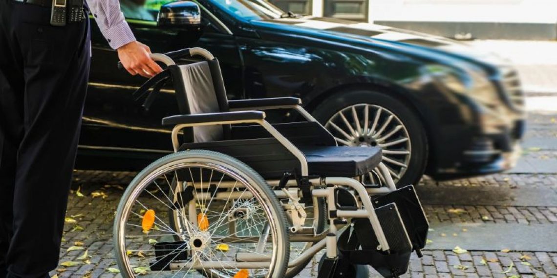 Transport sanitaire : la grève des taxis continue, Bayrou prêt à réexaminer le projet de réforme