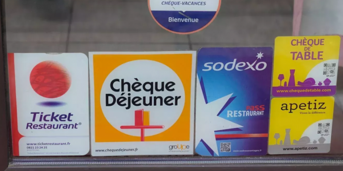 Moins de titres-restaurant pour les salariés ? Le gouvernement serre la vis avec une nouvelle taxe