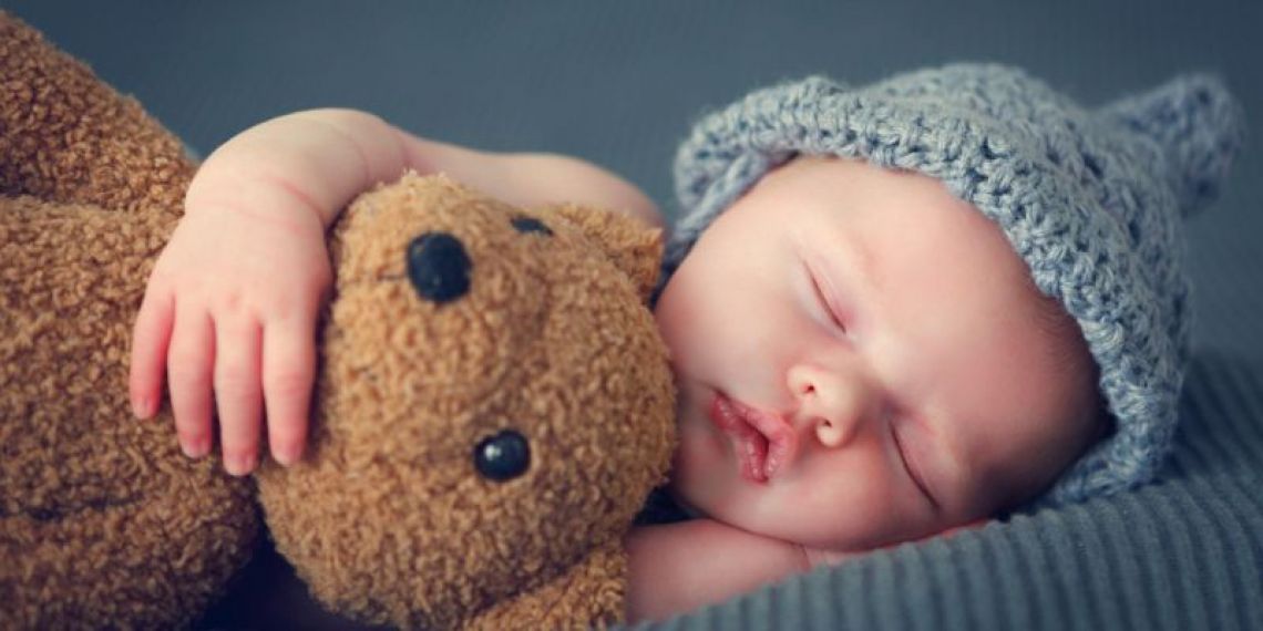 Votre enfant est né par GPA : avez-vous droit au congé maternité, paternité ou d’adoption ?